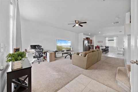 Townhouse in Odessa, Florida 3 bedrooms, 146.97 sq.m. № 2299913 - photo 4