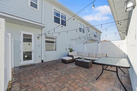 Townhouse in Odessa, Florida 3 bedrooms, 146.97 sq.m. № 2299913 - photo 15