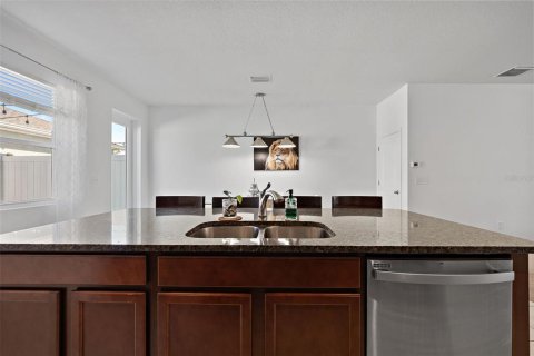Townhouse in Odessa, Florida 3 bedrooms, 146.97 sq.m. № 2299913 - photo 10