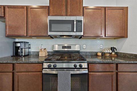 Townhouse in Odessa, Florida 3 bedrooms, 146.97 sq.m. № 2299913 - photo 11