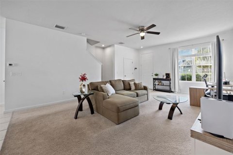 Townhouse in Odessa, Florida 3 bedrooms, 146.97 sq.m. № 2299913 - photo 6