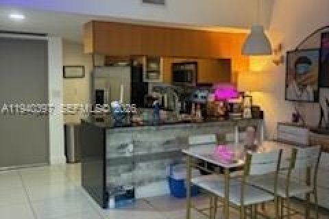 Condominio en venta en Miami, Florida, 2 dormitorios, 97.36 m2 № 2000752 - foto 2