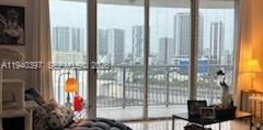 Condominio en Miami, Florida, 2 dormitorios  № 2000752