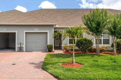 House in Winter Haven, Florida 2 bedrooms, 128.67 sq.m. № 1750099 - photo 1