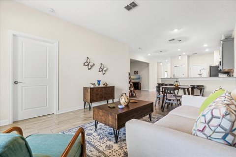 House in Winter Haven, Florida 2 bedrooms, 128.67 sq.m. № 1750099 - photo 10