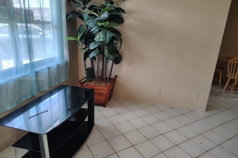 Copropriété à vendre à Hollywood, Floride: 1 chambre, 53.88 m2 № 2048143 - photo 4