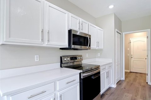 Casa en venta en Land O' Lakes, Florida, 4 dormitorios, 181.9 m2 № 2259008 - foto 12