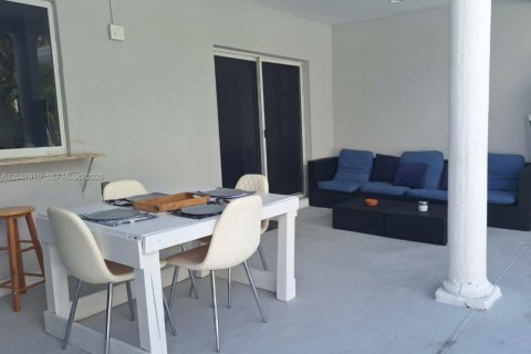 Villa ou maison à vendre à Hollywood, Floride: 3 chambres, 137.4 m2 № 2268203 - photo 26