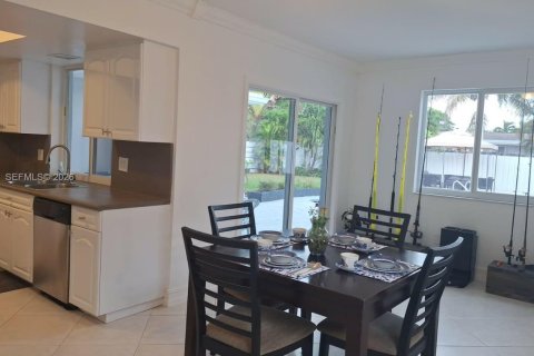Villa ou maison à vendre à Hollywood, Floride: 3 chambres, 137.4 m2 № 2268203 - photo 10