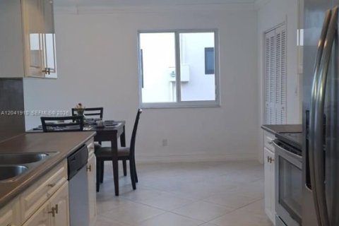 Villa ou maison à vendre à Hollywood, Floride: 3 chambres, 137.4 m2 № 2268203 - photo 8