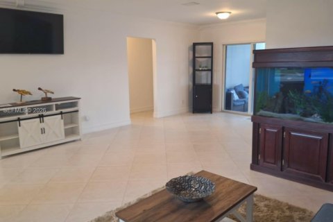 Villa ou maison à vendre à Hollywood, Floride: 3 chambres, 137.4 m2 № 2268203 - photo 5