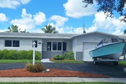 House in Hollywood, Florida 3 bedrooms, 137.4 sq.m. № 2268203