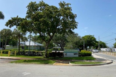 Casa en alquiler en Hallandale Beach, Florida, 2 dormitorios, 330.17 m2 № 633148 - foto 1