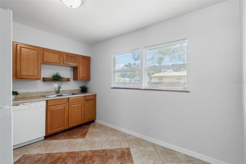 House in Largo, Florida 3 bedrooms, 109.9 sq.m. № 1903452 - photo 11