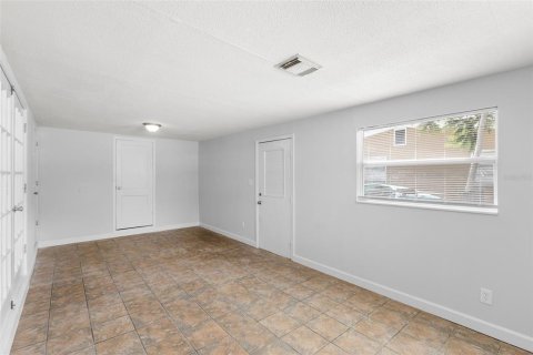 House in Largo, Florida 3 bedrooms, 109.9 sq.m. № 1903452 - photo 8