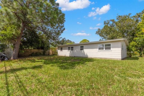 House in Largo, Florida 3 bedrooms, 109.9 sq.m. № 1903452 - photo 26