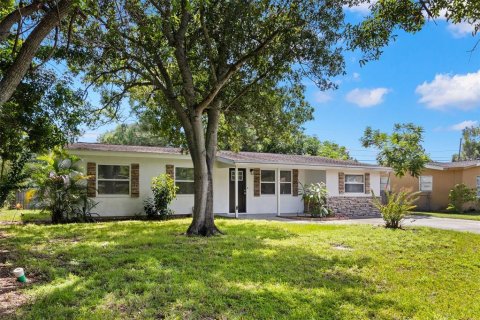 House in Largo, Florida 3 bedrooms, 109.9 sq.m. № 1903452 - photo 1
