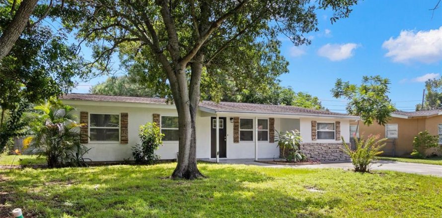 House in Largo, Florida 3 bedrooms, 109.9 sq.m. № 1903452