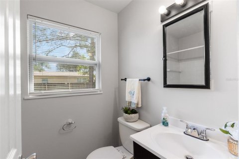 House in Largo, Florida 3 bedrooms, 109.9 sq.m. № 1903452 - photo 19