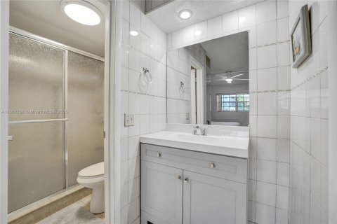 Condominio en venta en Hallandale Beach, Florida, 2 dormitorios, 97.55 m2 № 1977760 - foto 27