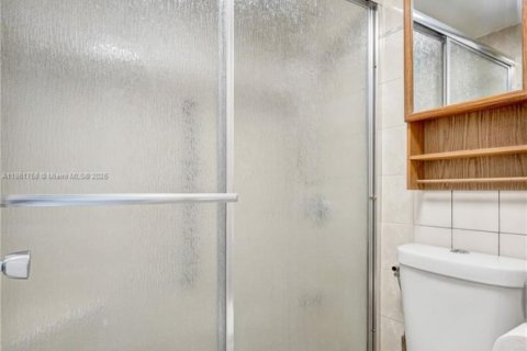 Condominio en venta en Hallandale Beach, Florida, 2 dormitorios, 97.55 m2 № 1977760 - foto 28