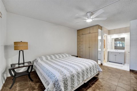 Condominio en venta en Hallandale Beach, Florida, 2 dormitorios, 97.55 m2 № 1977760 - foto 26