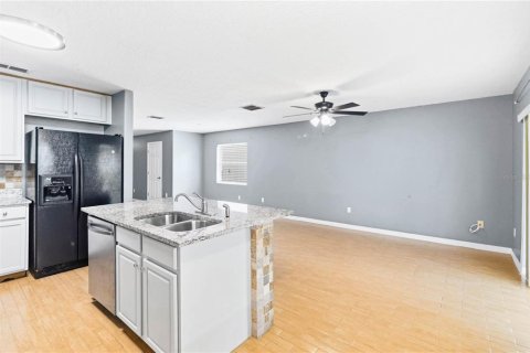 Touwnhouse à vendre à Oviedo, Floride: 3 chambres, 173.91 m2 № 2216901 - photo 10