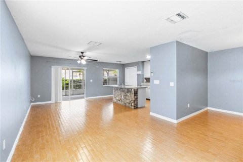Touwnhouse à vendre à Oviedo, Floride: 3 chambres, 173.91 m2 № 2216901 - photo 5