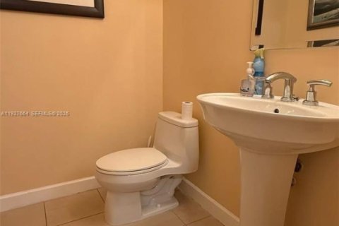 Снять в аренду кондоминиум в Халландейл-Бич, Флорида 2 спальни, 81.29м2, № 1987477 - фото 13