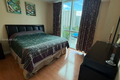 Снять в аренду кондоминиум в Халландейл-Бич, Флорида 2 спальни, 81.29м2, № 1987477 - фото 9