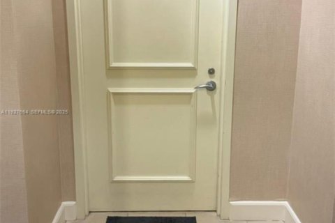 Снять в аренду кондоминиум в Халландейл-Бич, Флорида 2 спальни, 81.29м2, № 1987477 - фото 14