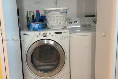 Снять в аренду кондоминиум в Халландейл-Бич, Флорида 2 спальни, 81.29м2, № 1987477 - фото 4