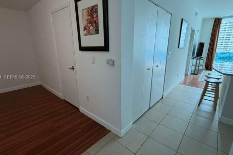 Снять в аренду кондоминиум в Халландейл-Бич, Флорида 2 спальни, 81.29м2, № 1987477 - фото 12