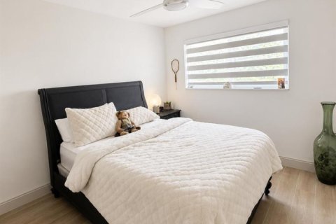 House in Hollywood, Florida 3 bedrooms, 95.22 sq.m. № 2275947 - photo 8