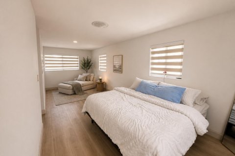 House in Hollywood, Florida 3 bedrooms, 95.22 sq.m. № 2275947 - photo 9