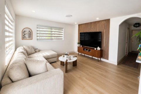 House in Hollywood, Florida 3 bedrooms, 95.22 sq.m. № 2275947 - photo 2