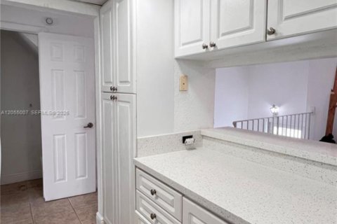 Touwnhouse à louer à Hialeah, Floride: 3 chambres, 186.73 m2 № 2168374 - photo 6