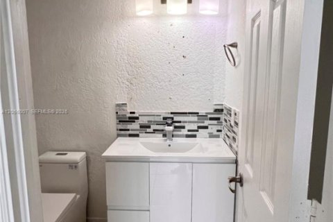 Touwnhouse à louer à Hialeah, Floride: 3 chambres, 186.73 m2 № 2168374 - photo 21