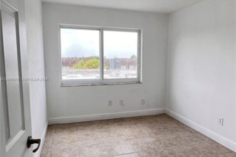 Touwnhouse à louer à Hialeah, Floride: 3 chambres, 186.73 m2 № 2168374 - photo 28