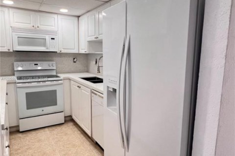 Touwnhouse à louer à Hialeah, Floride: 3 chambres, 186.73 m2 № 2168374 - photo 14