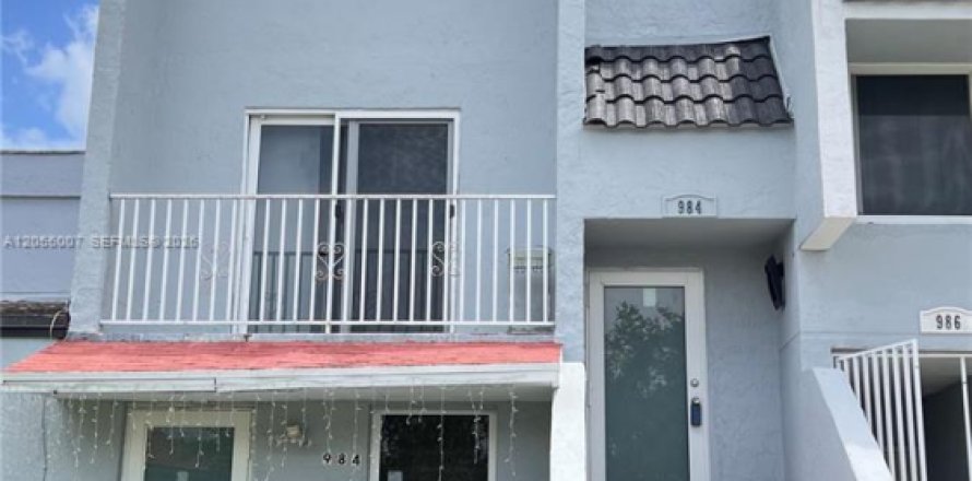 Touwnhouse à Hialeah, Floride 3 chambres, 186.73 m2 № 2168374
