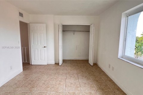 Touwnhouse à louer à Hialeah, Floride: 3 chambres, 186.73 m2 № 2168374 - photo 19
