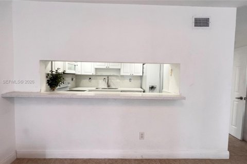 Touwnhouse à louer à Hialeah, Floride: 3 chambres, 186.73 m2 № 2168374 - photo 15