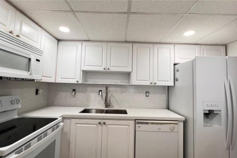 Touwnhouse à louer à Hialeah, Floride: 3 chambres, 186.73 m2 № 2168374 - photo 12