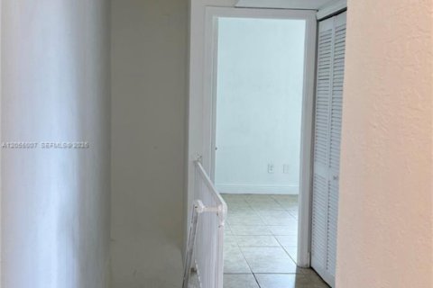 Touwnhouse à louer à Hialeah, Floride: 3 chambres, 186.73 m2 № 2168374 - photo 25