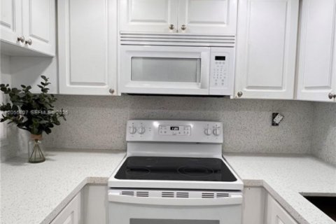 Touwnhouse à louer à Hialeah, Floride: 3 chambres, 186.73 m2 № 2168374 - photo 9