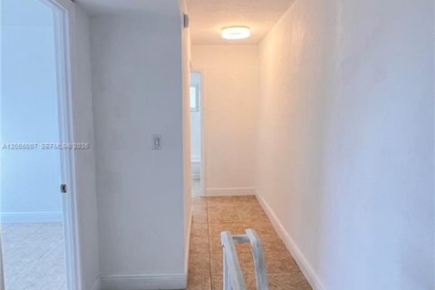 Touwnhouse à louer à Hialeah, Floride: 3 chambres, 186.73 m2 № 2168374 - photo 23