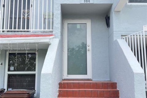Touwnhouse à louer à Hialeah, Floride: 3 chambres, 186.73 m2 № 2168374 - photo 3