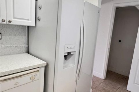 Touwnhouse à louer à Hialeah, Floride: 3 chambres, 186.73 m2 № 2168374 - photo 11