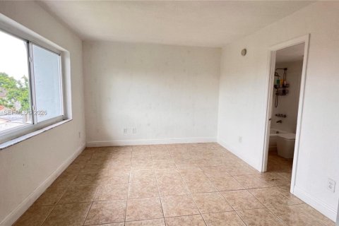 Touwnhouse à louer à Hialeah, Floride: 3 chambres, 186.73 m2 № 2168374 - photo 17